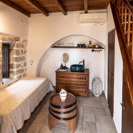 Aparthotel Arapakis Historic Castle Pírgos Dhiroú Esterno foto
