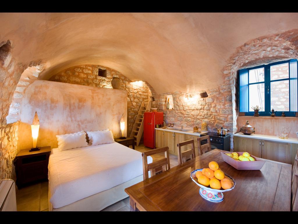 Aparthotel Arapakis Historic Castle Pírgos Dhiroú Camera foto