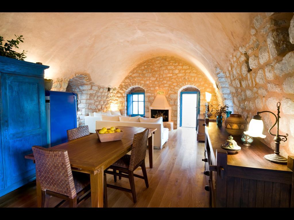 Aparthotel Arapakis Historic Castle Pírgos Dhiroú Camera foto
