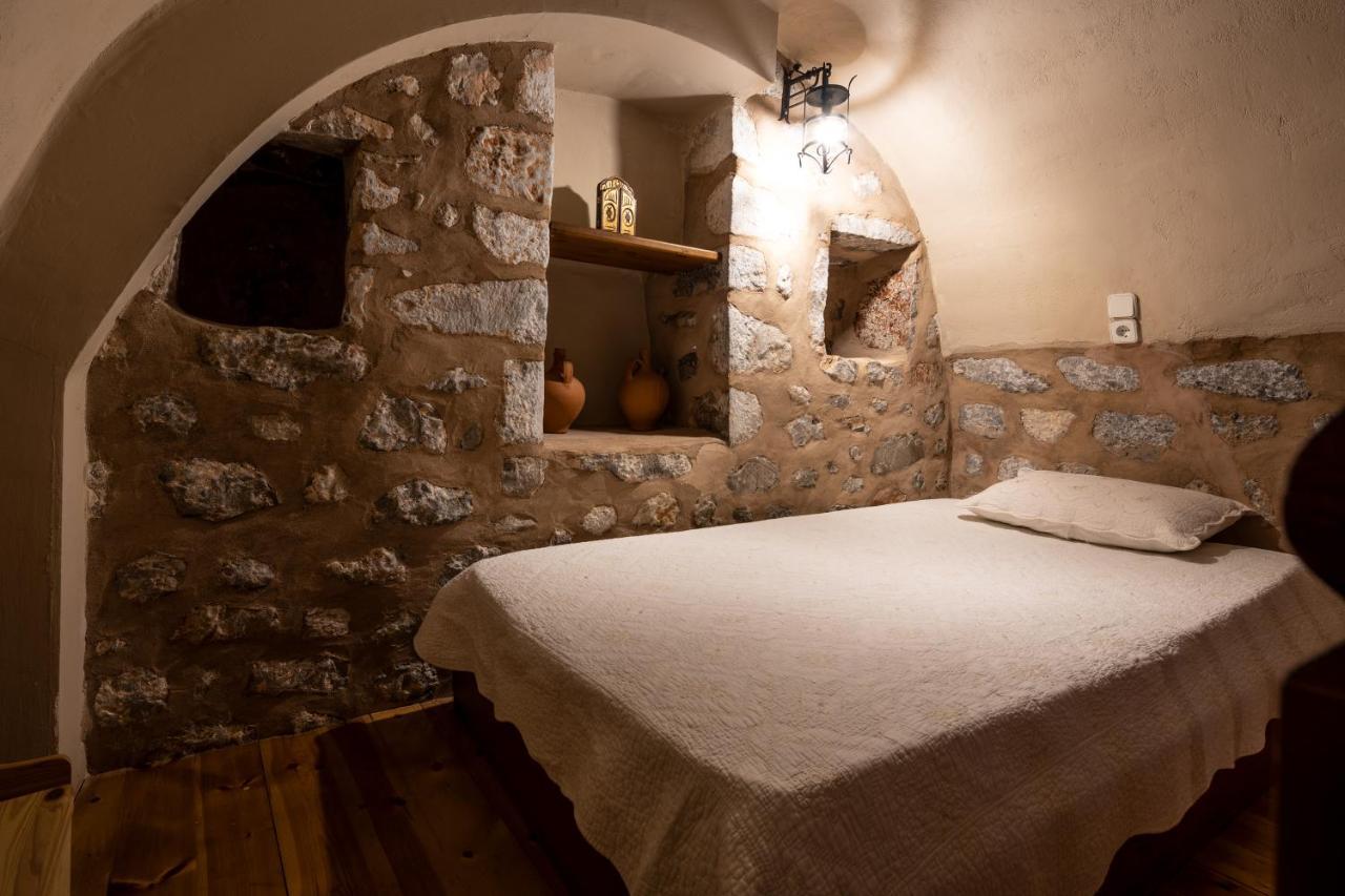 Aparthotel Arapakis Historic Castle Pírgos Dhiroú Esterno foto