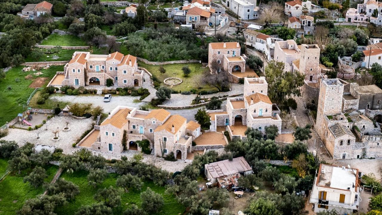Aparthotel Arapakis Historic Castle Pírgos Dhiroú Esterno foto