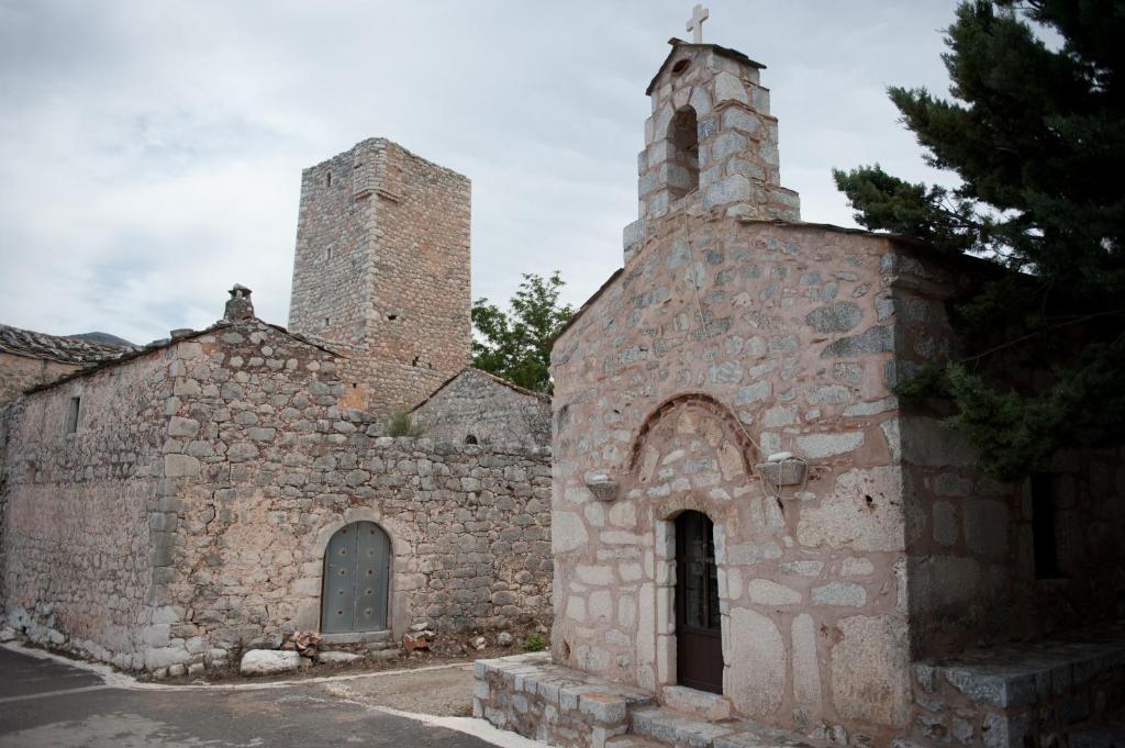 Aparthotel Arapakis Historic Castle Pírgos Dhiroú Esterno foto