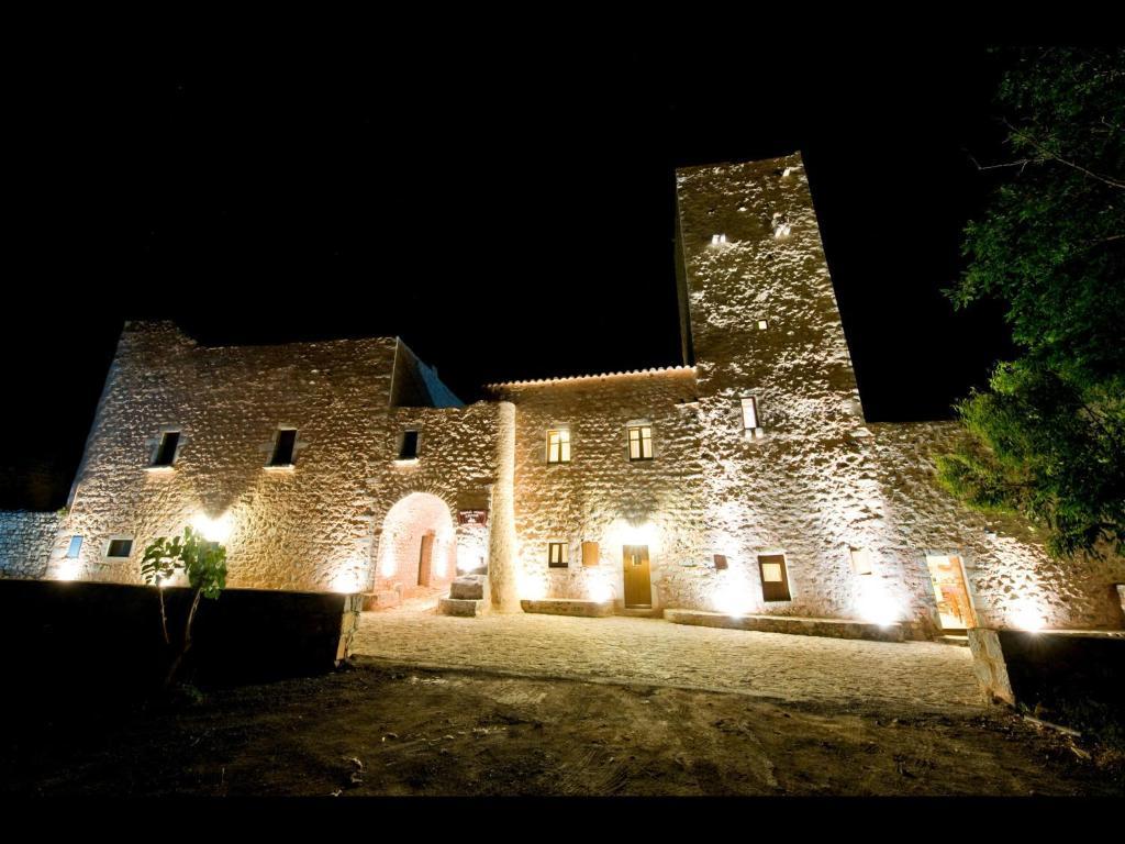 Aparthotel Arapakis Historic Castle Pírgos Dhiroú Esterno foto
