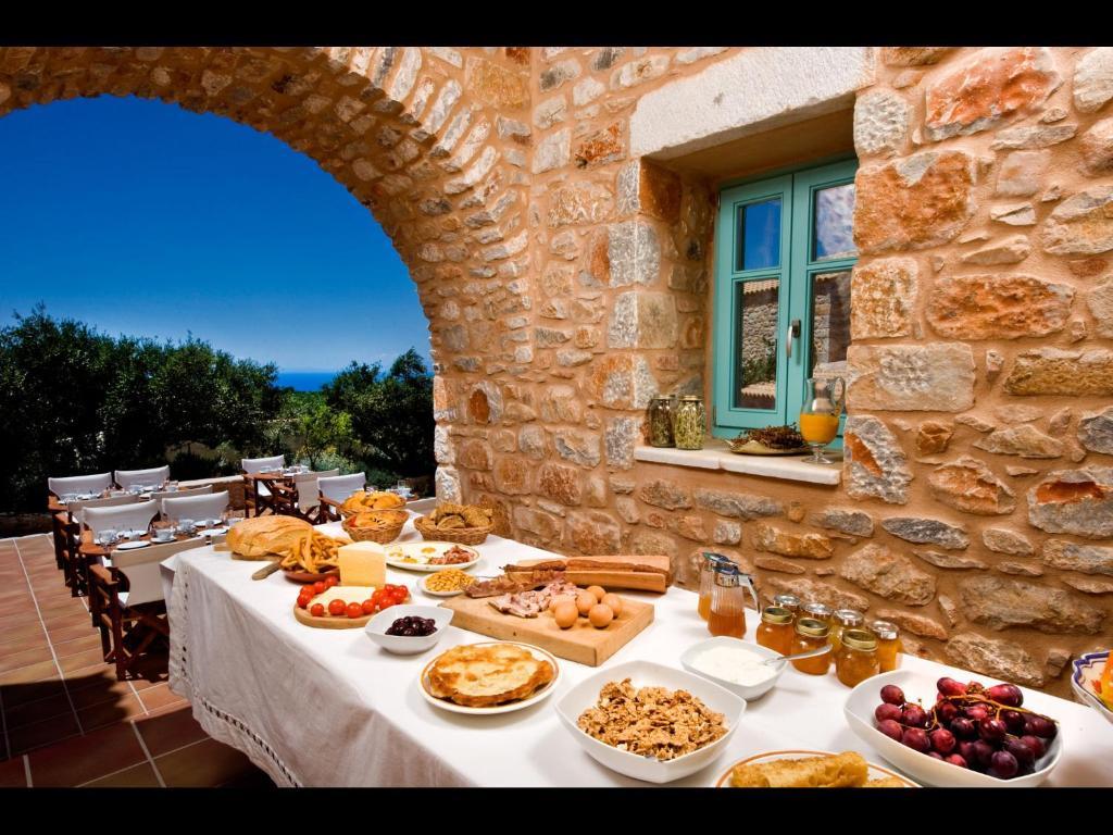 Aparthotel Arapakis Historic Castle Pírgos Dhiroú Esterno foto
