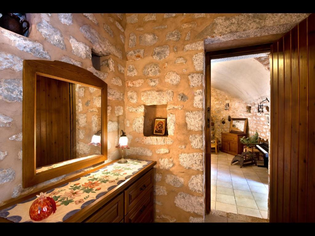Aparthotel Arapakis Historic Castle Pírgos Dhiroú Camera foto