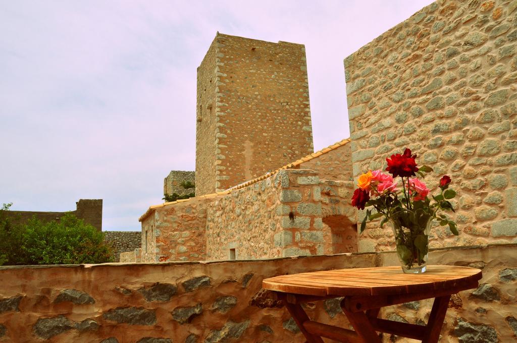 Aparthotel Arapakis Historic Castle Pírgos Dhiroú Esterno foto