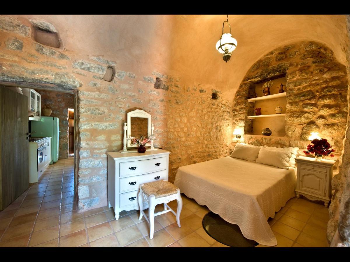 Aparthotel Arapakis Historic Castle Pírgos Dhiroú Camera foto