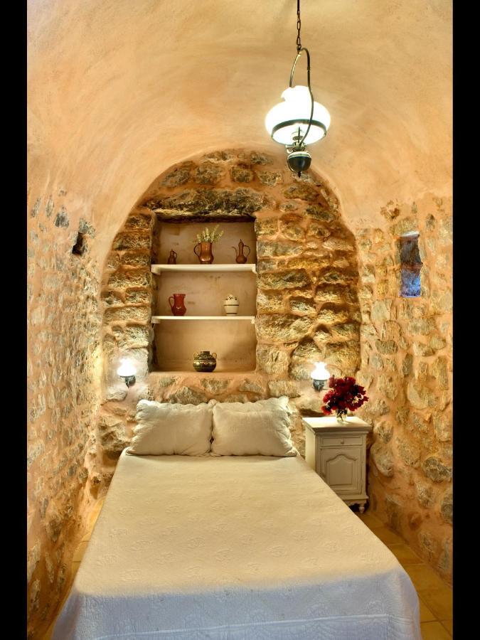 Aparthotel Arapakis Historic Castle Pírgos Dhiroú Camera foto