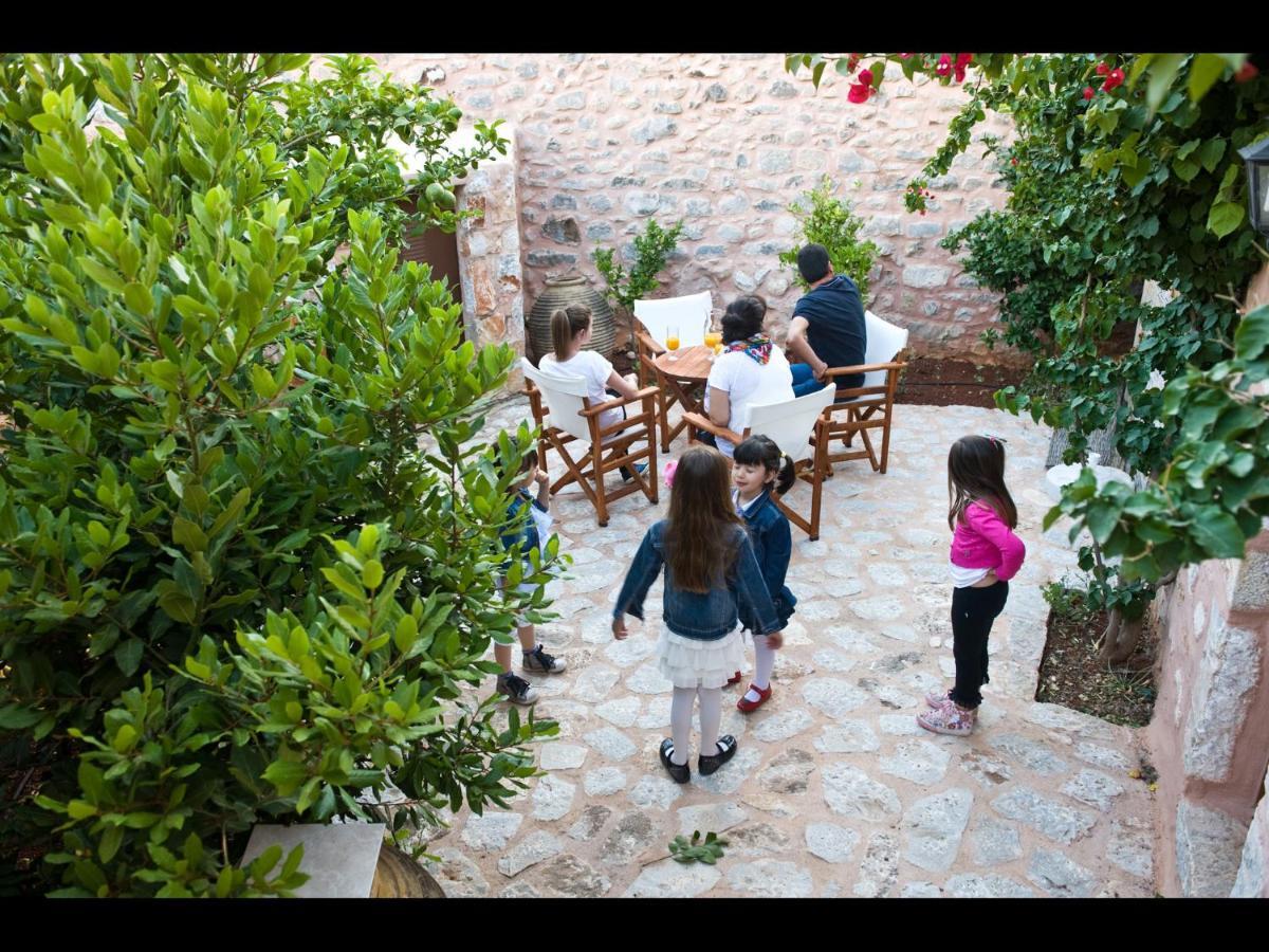 Aparthotel Arapakis Historic Castle Pírgos Dhiroú Camera foto