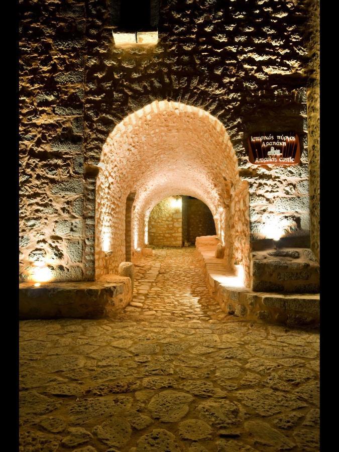 Aparthotel Arapakis Historic Castle Pírgos Dhiroú Esterno foto